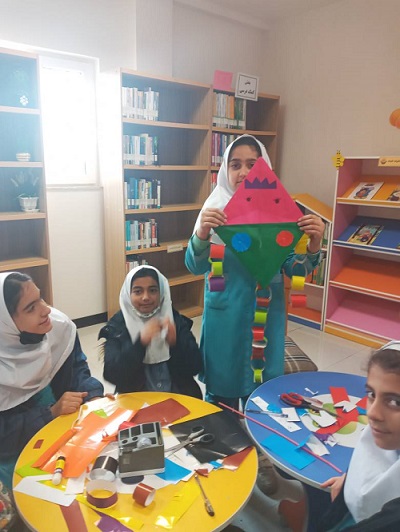 ساخت کاردستی در کتابخانه